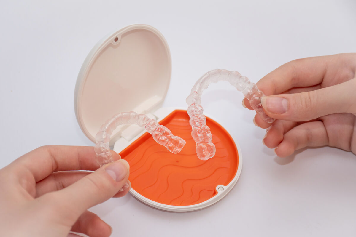 La contention après Invisalign : Pourquoi est-elle essentielle ?